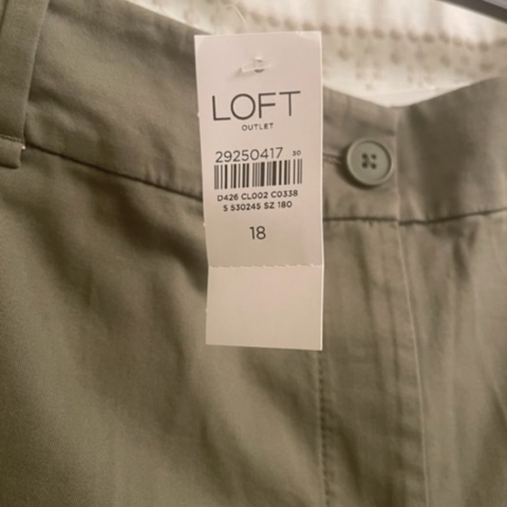Loft NWT Curvy Crop Straight through hip and thigh